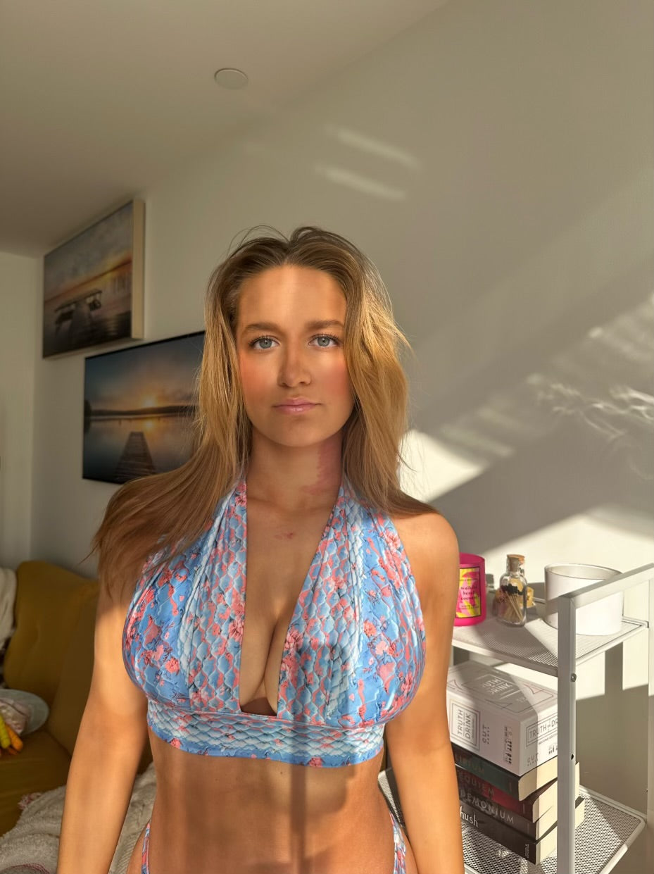 The Aquamarine Bikini, where mermaid dreams meet carefree nostalgia. This enchanting bikini features a dreamy blue hue accented with pops of pink, reminiscent of shimmering scales that capture attention. Designed for confidence and adventure, it offers a flattering fit that enhances your natural curves. Perfect for beach outings or pool parties, The Aquamarine Bikini combines style and comfort, making it a must-have for those who want to feel like a siren in the sun this summer!