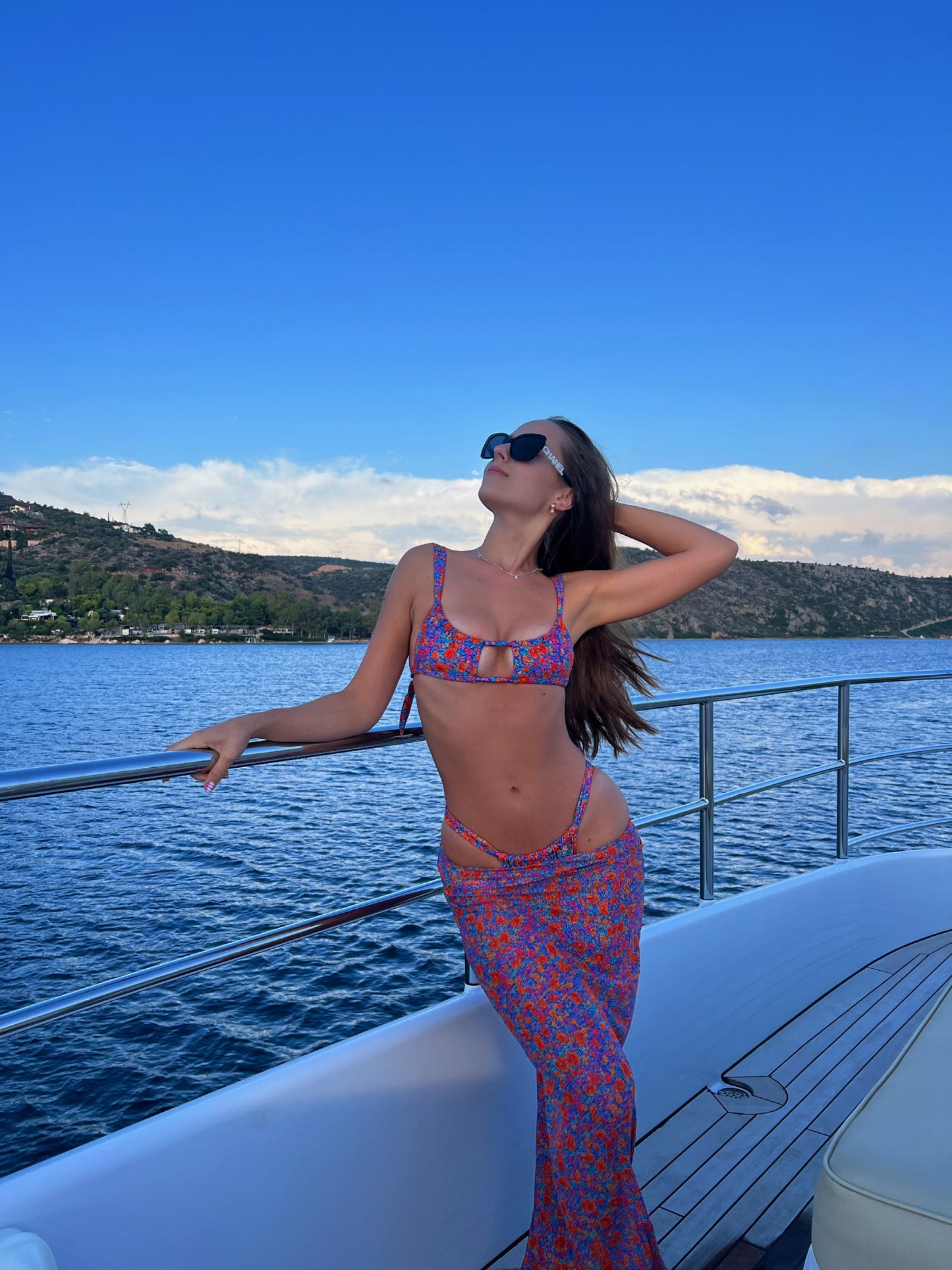 The Après Swim Bikini, a charming swimwear piece featuring a refreshing blue and orange blossom print. This bikini beautifully blends comfort and style with a touch of magic, making it both versatile and enchanting. Designed to capture attention, it offers a flattering fit that enhances your silhouette. Perfect for beach days or poolside lounging, The Après Swim Bikini is the ideal choice for those seeking a chic and playful look while enjoying the sun this summer!