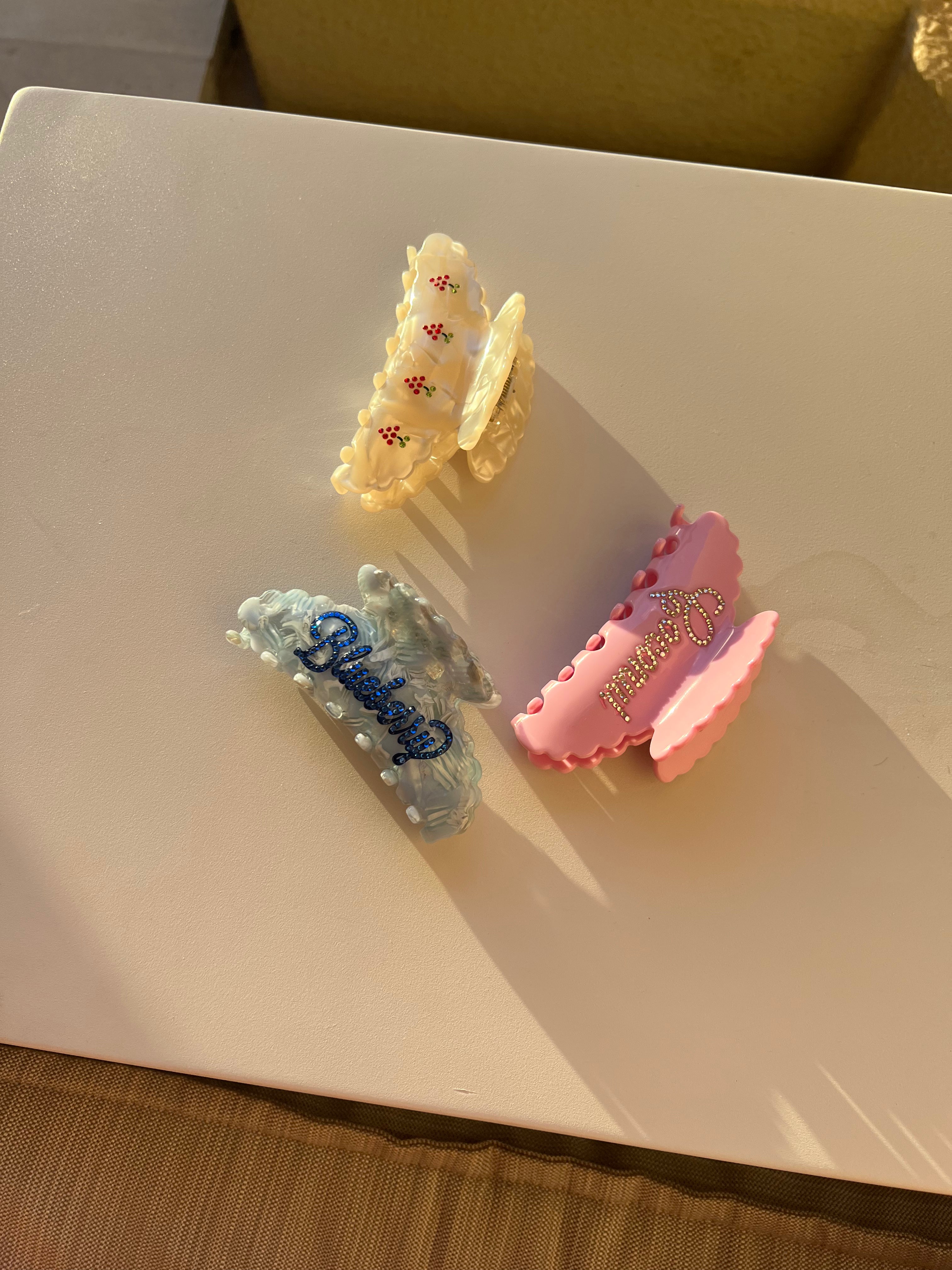 claw-clip-strawberry-milk-mob