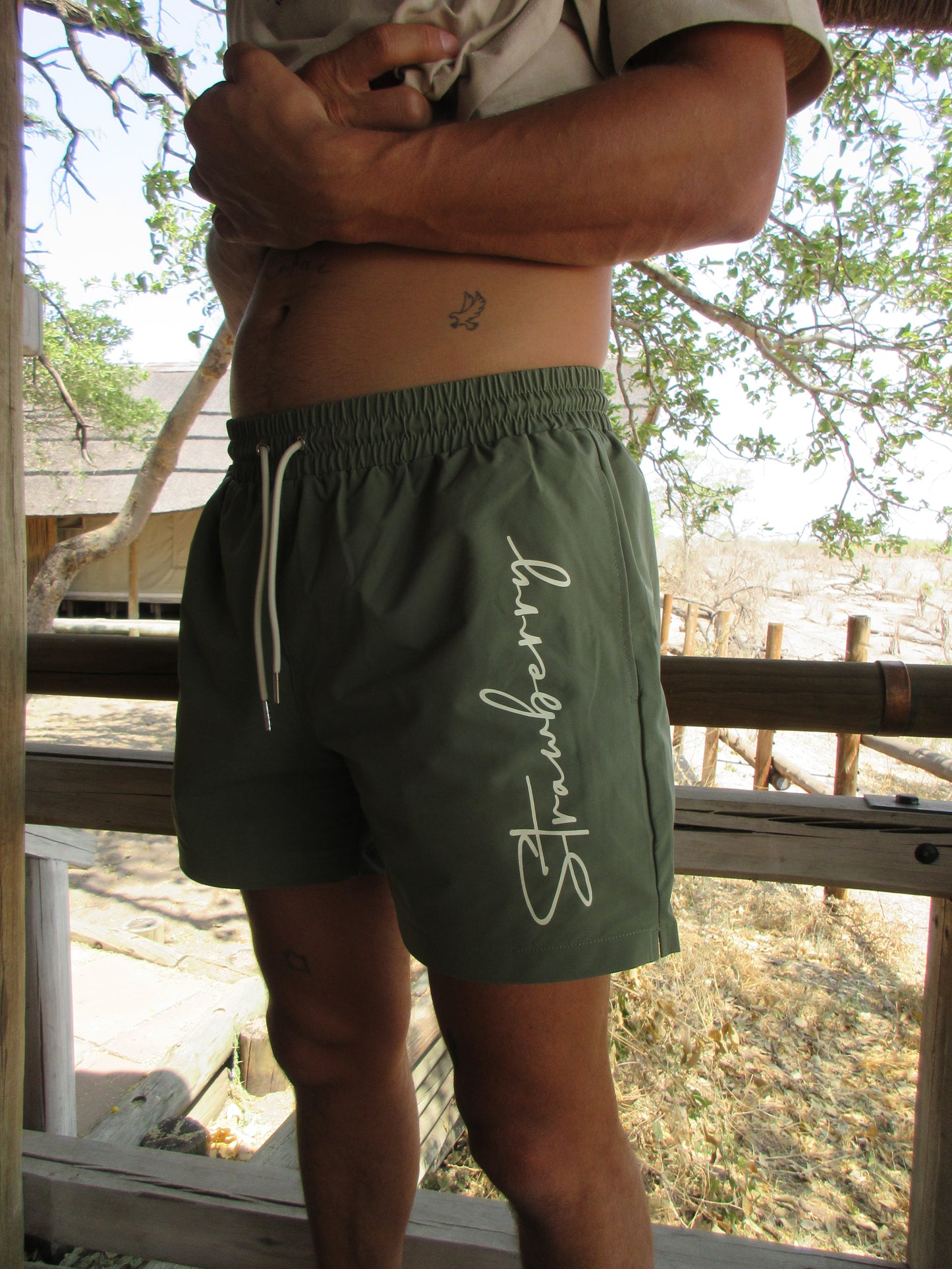 The Bronco Short, the perfect blend of style and comfort for men this summer. Crafted in a versatile khaki green, these swim shorts are designed to complement any look effortlessly. Their subtle color makes them ideal for beach outings or casual gatherings. Featuring a secure fit and practical pockets, The Bronco Short ensures you stay comfortable and stylish whether you're swimming or lounging. Elevate your summer wardrobe with these essential shorts that combine functionality and modern design!