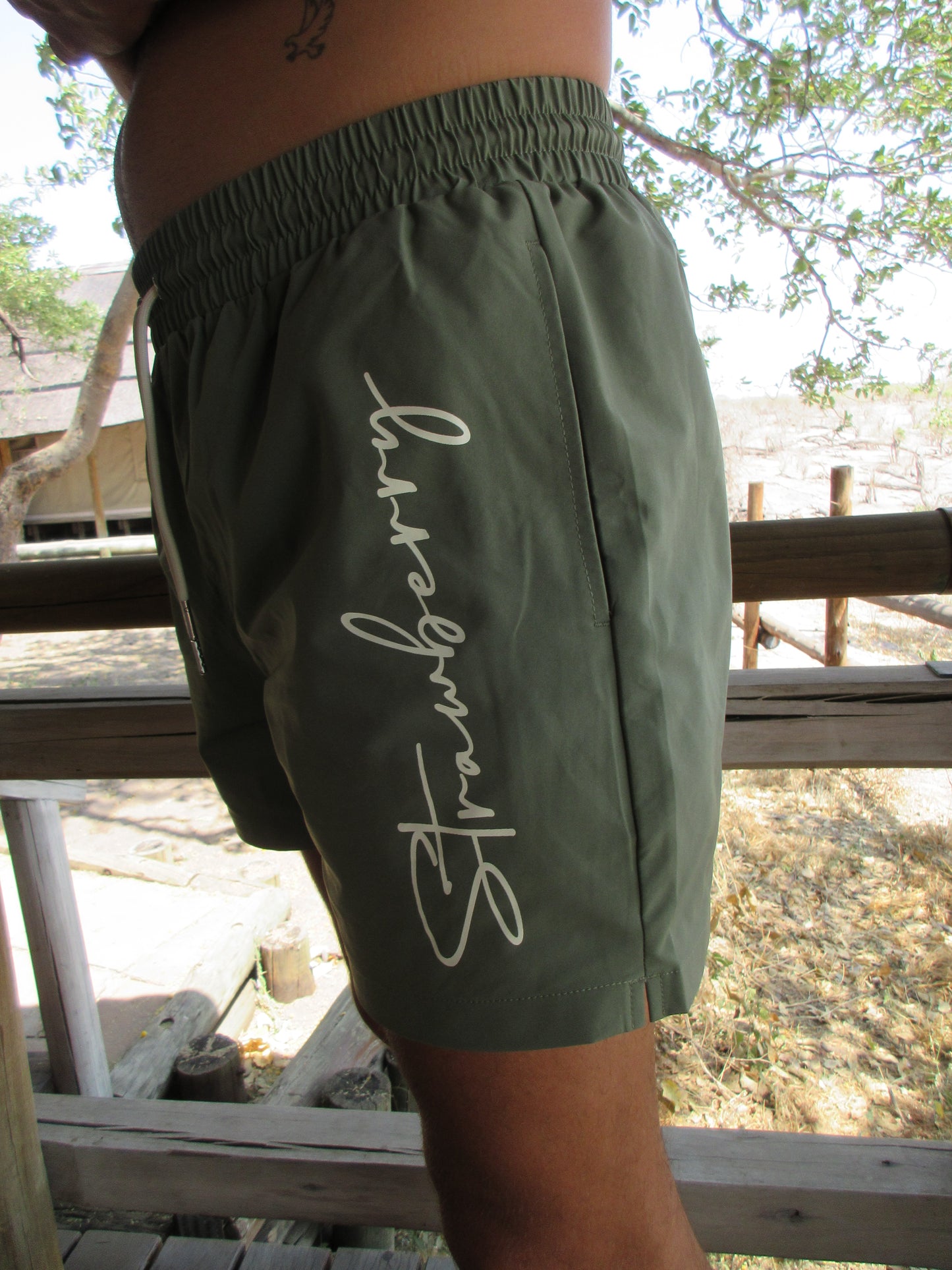 The Bronco Short, the perfect blend of style and comfort for men this summer. Crafted in a versatile khaki green, these swim shorts are designed to complement any look effortlessly. Their subtle color makes them ideal for beach outings or casual gatherings. Featuring a secure fit and practical pockets, The Bronco Short ensures you stay comfortable and stylish whether you're swimming or lounging. Elevate your summer wardrobe with these essential shorts that combine functionality and modern design!