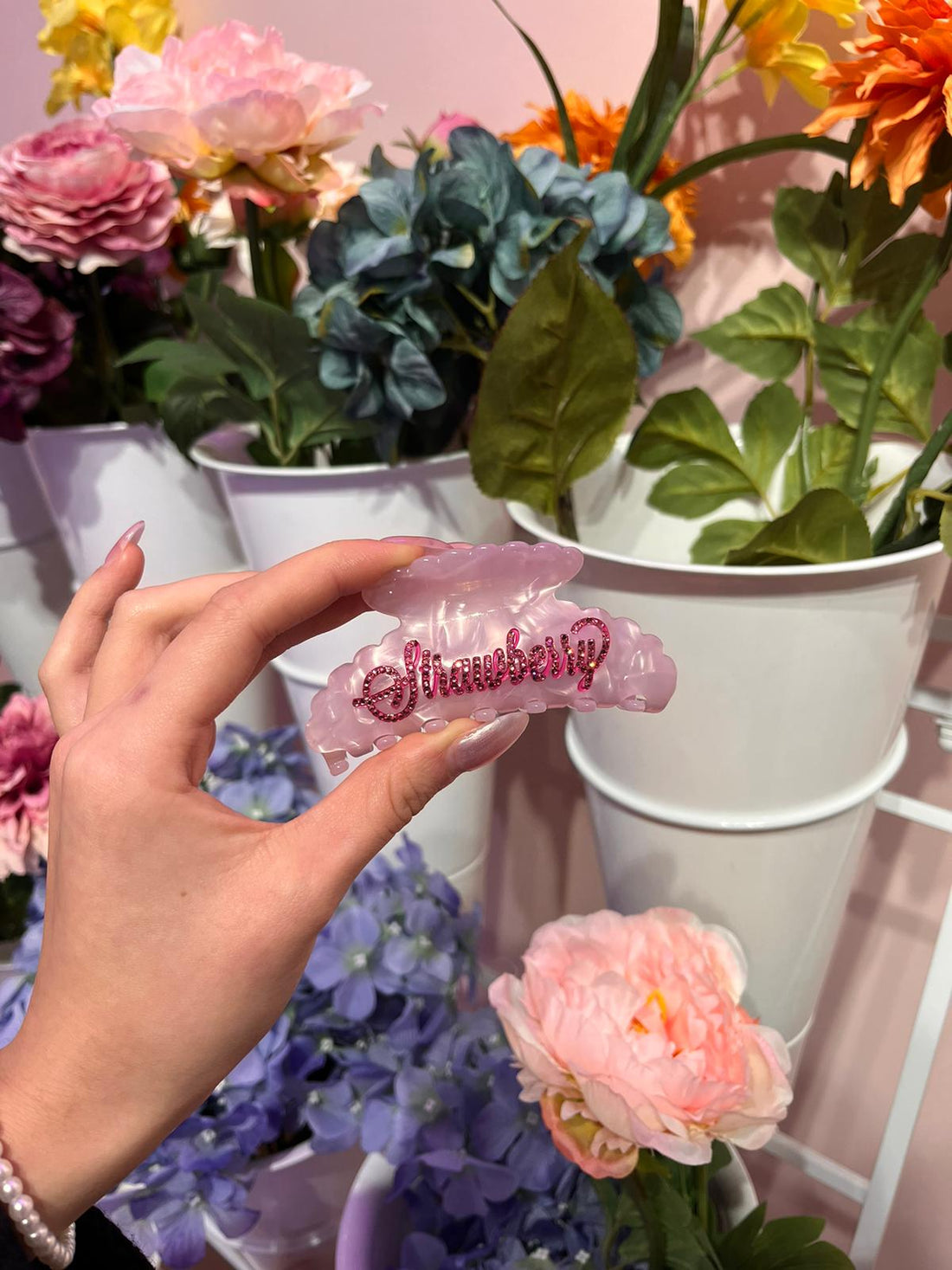 Claw Clip Strawberry Milk Mob